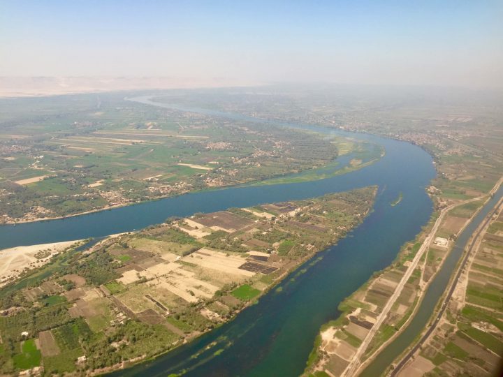 Luxor aus der Luft: Die Stadt am Nil ist ein nettes Ausflugsziel, auch während einer Tauchreise. Foto: Sascha Tegtmeyer