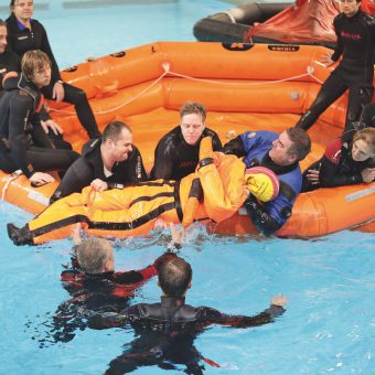 Aquamed Experience Day: Praktische Übungen vermitteln fundiertes Wissen für den Notfall.