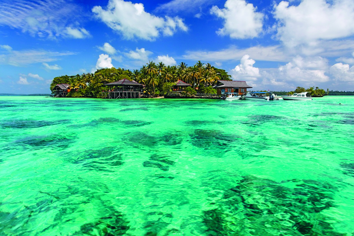 Das Nabucco-Resort im Maratua-Atoll liegt auf einer paradiesischen Insel umgeben von traumhaften Riffen.