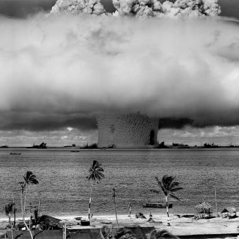 In der 40er und 50er Jahren wurden im Bikini Atoll zahlreiche Atomtests durchgeführt und dabei etliche Kriegsschiffe versenkt. Foto: Pixabay atomtest im bikini atoll marshall inseln pazifik tauchen wracks