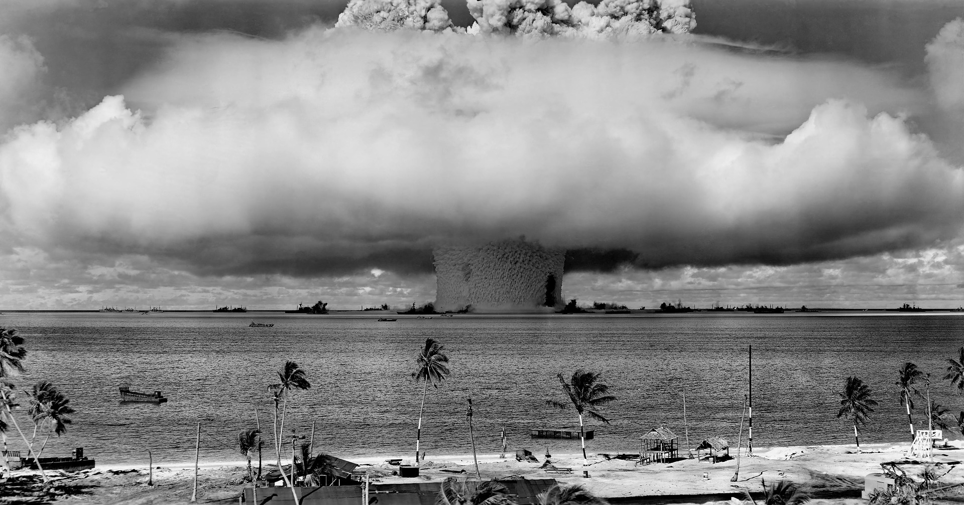 In der 40er und 50er Jahren wurden im Bikini Atoll zahlreiche Atomtests durchgeführt und dabei etliche Kriegsschiffe versenkt. Foto: Pixabay atomtest im bikini atoll marshall inseln pazifik tauchen wracks