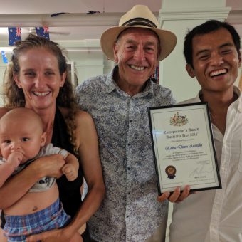 Glückliche Sieger: Die Extra Divers Christmas Island haben eine Ehrung für ihre besonderen Leistungen auf der abgelegenen Insel erhalten.