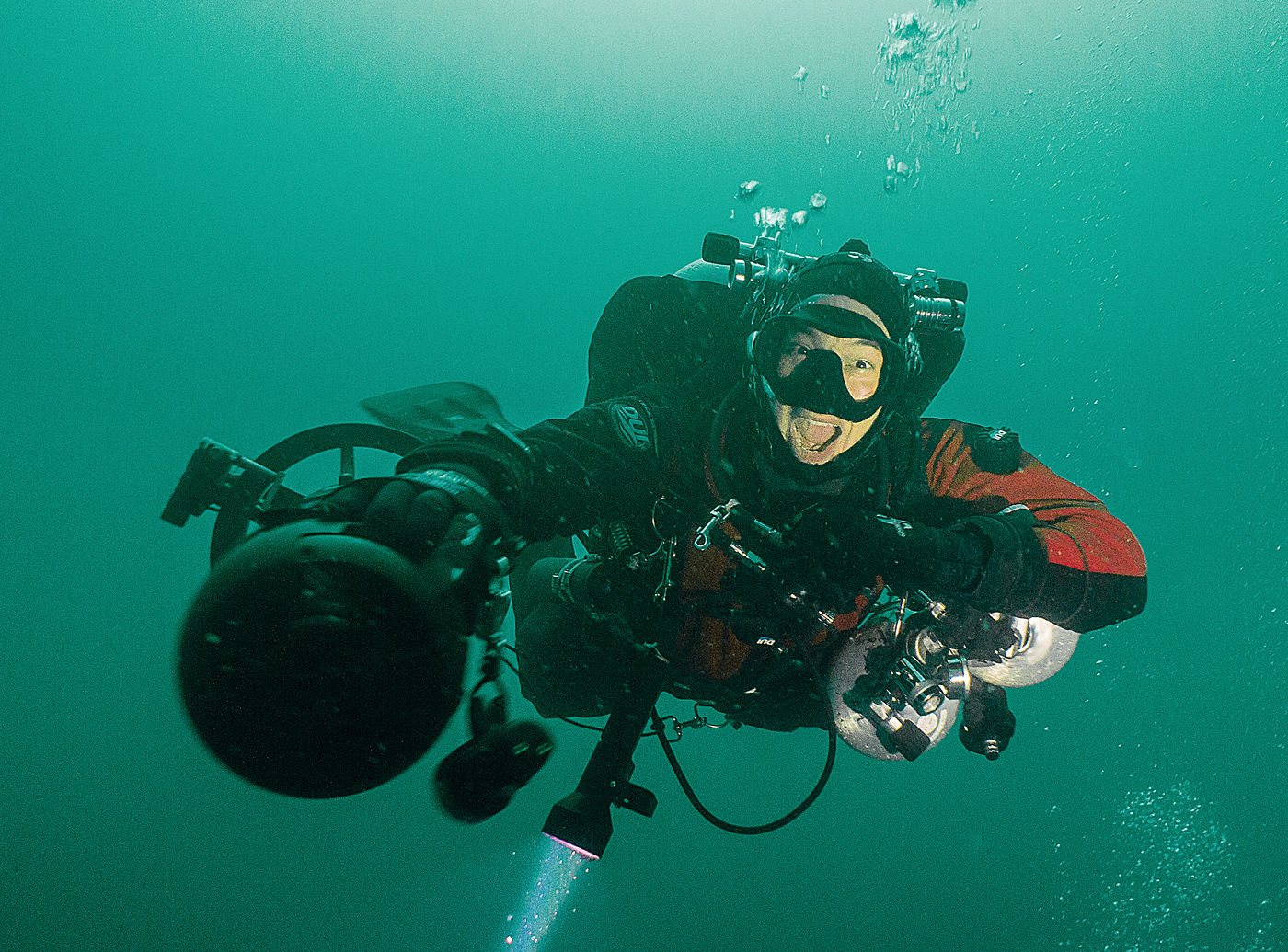 Jubel unter Wasser: Henning May nach der Erstbetauchung eines noch nicht identifizierten Wracks vor Skottevik in Norwegen.
