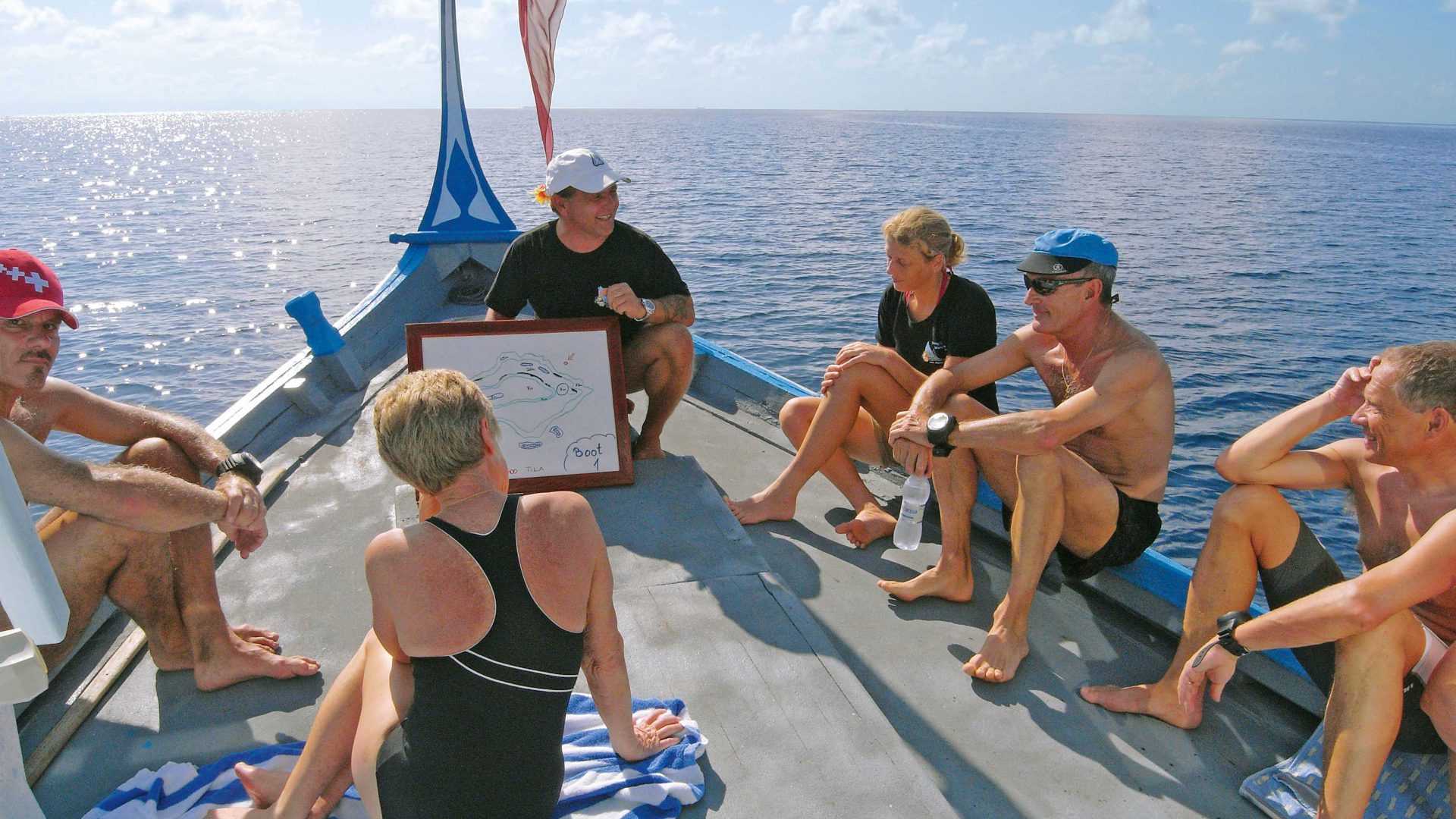 Typisch: Briefing auf dem Dhoni (hier: Bathala). Foto: Paul Munzinger