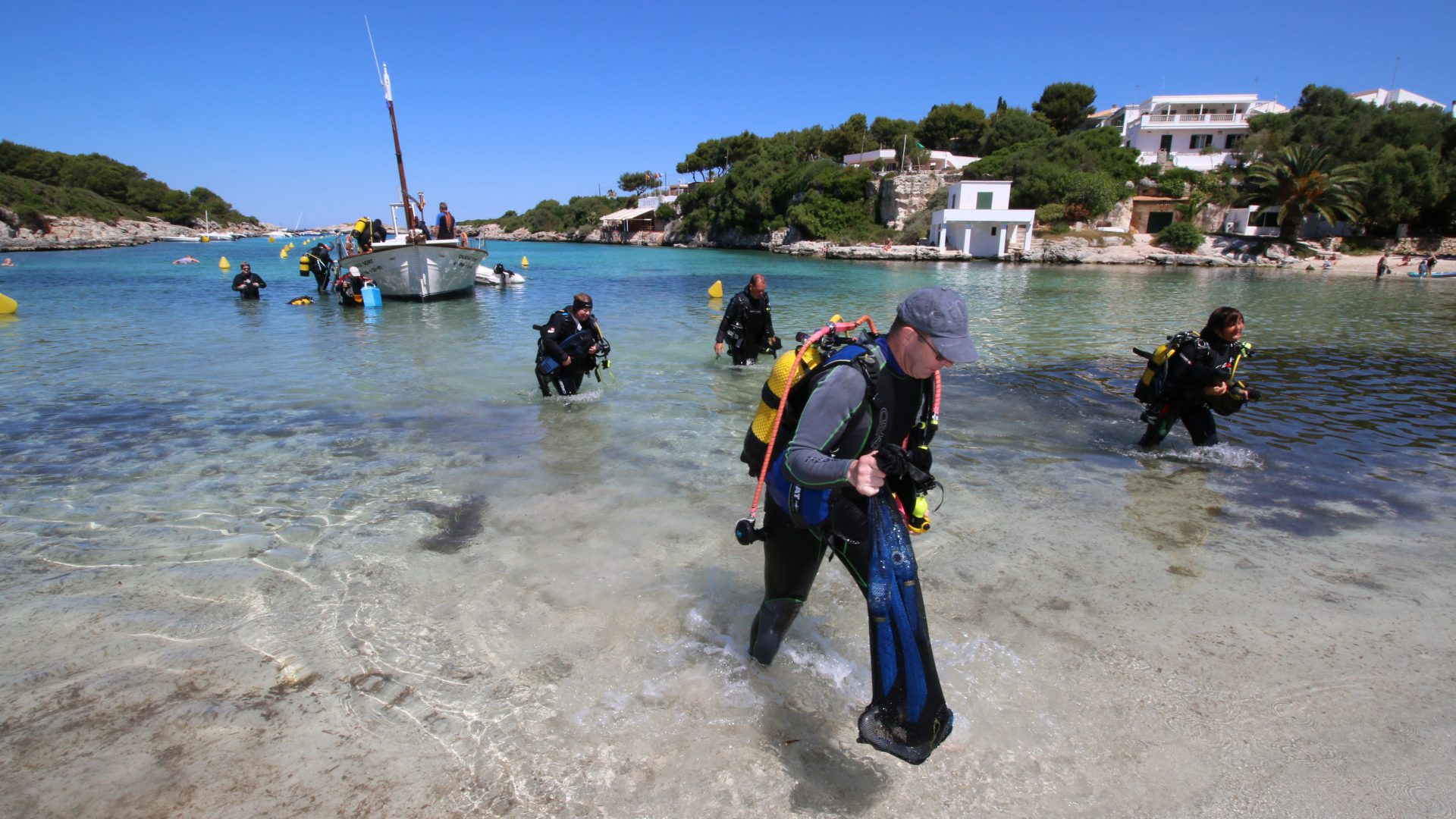 Die Tauchbasis liegt direkt an der kleinen Badebucht Cala Santandria. Foto: M. Krüger