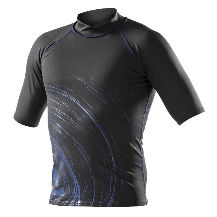 Subgear stellt seine neuesten "Rash Guard"-Shirts vor.