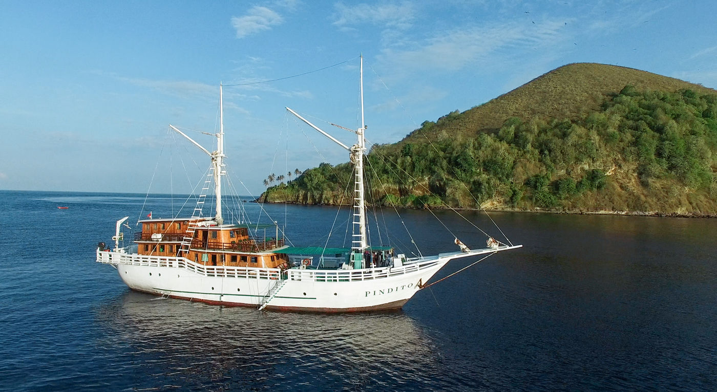 Die Pindito kreuzt an den schönsten Tauchspots in Indonesien.