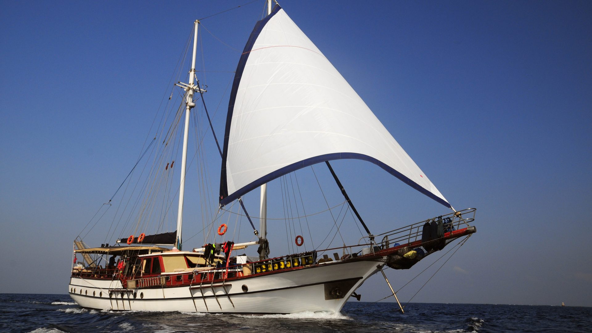 Die MSY San Marco ist ein atemberaubender, 30 Meter langer türkischer Gulet, der im Jahr 1997 gebaut und dann 2015 komplett renoviert wurde.
