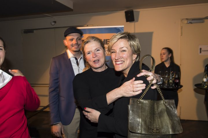 TAUCHEN-Herausgeberin Maike Grützediek mit Chefredakteurin Jasmin Jaerisch (v.l.). Im Hintergrund: TAUCHEN-Autor Tobias Friedrich. Foto: Stefan von Stengel