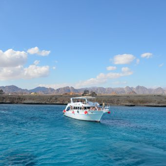 Tauchschiff an der Küste des Sinai: Deutsche Taucher können wieder leichter nach Sharm El Sheik reisen.