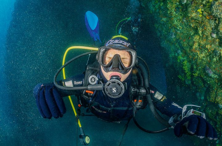 Barotrauma: Ein plötzlich stechender Schmerz im Stirnbereich zwingt zum Auftauchen.
