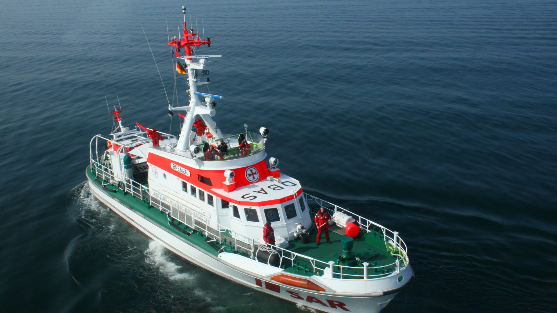 Der Seenotrettungskreuzer Bremen: Hier wurden die vermissten Taucher nach der Suche behandelt.