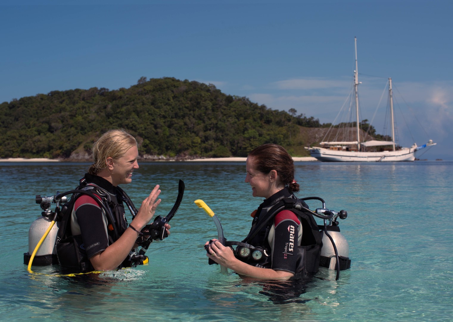 Tauchen in Indonesien: Die Emperor Divers bieten Safaris auf der "Raja Laut" zu attraktiven Preisen an.