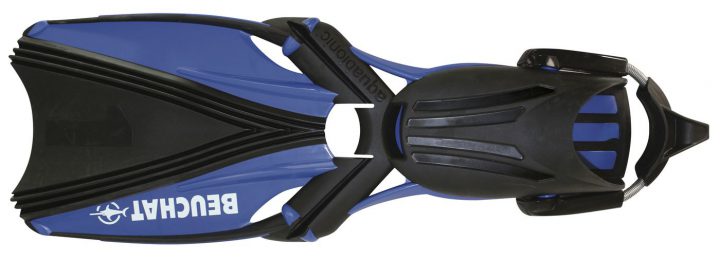 Die Beuchat-Flosse Aquabionic ist den Flossen im Wasser lebender Säugetieren nachempfunden. Das Fussfach der Aquabionic ist üppig und bietet selbst für Trocki-Füsslinge genügend Spielraum.