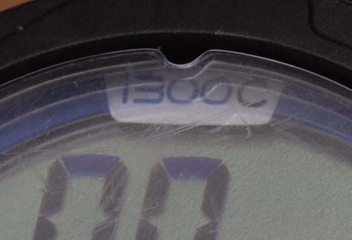 Die Bluetooth-Version des Computers unterscheidet sich von der Version ohne Bluetooth nur mit einem kleinen Zusatz im Namen. Das "c" am Ende des Modellnamens steht für die "connectivity" - der Konnektivität des Rechners.