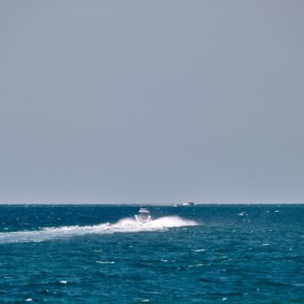 Boot fährt weg