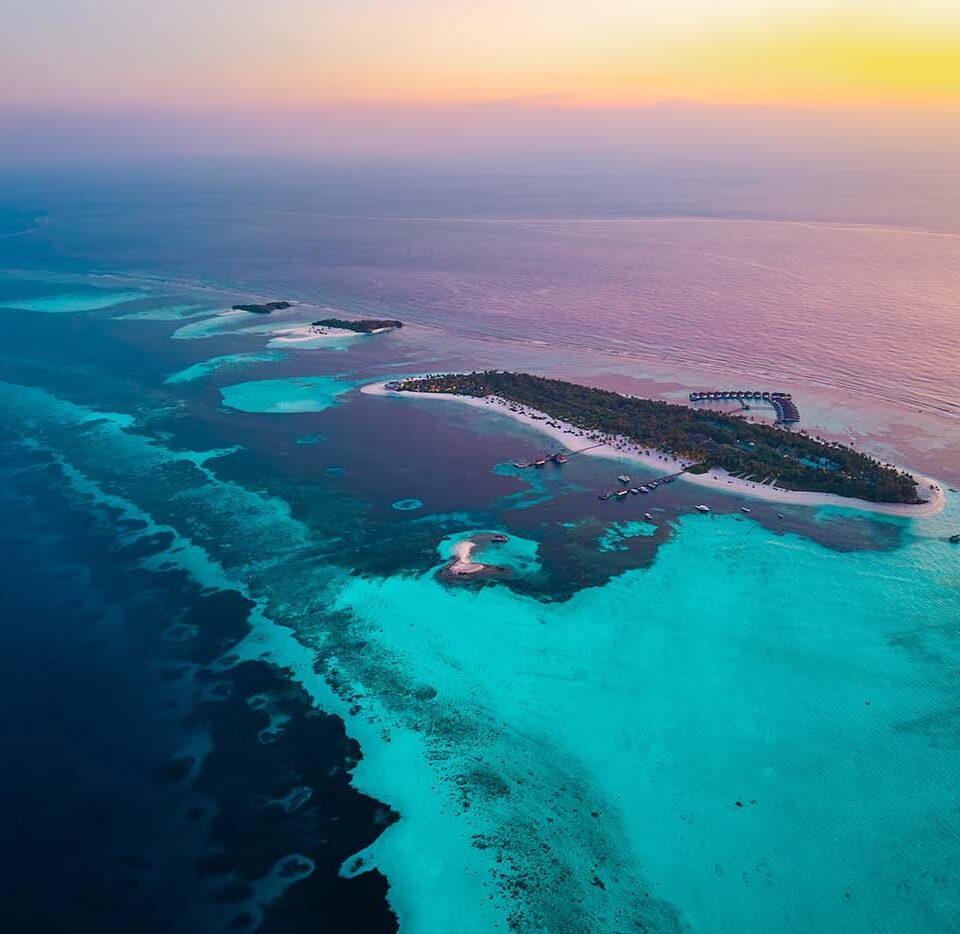 Luftaufnahme der Malediven Insel im Noonu-Atoll