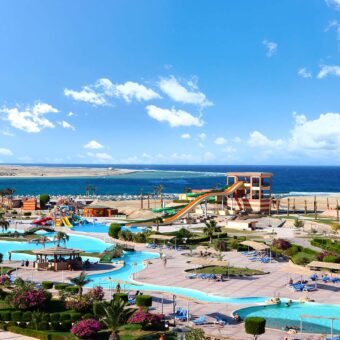 Malikia Resort Abu Dabbab in Marsa Alam mit Poollandschaft, Wasserrutsche und Familienbereich am Roten Meer